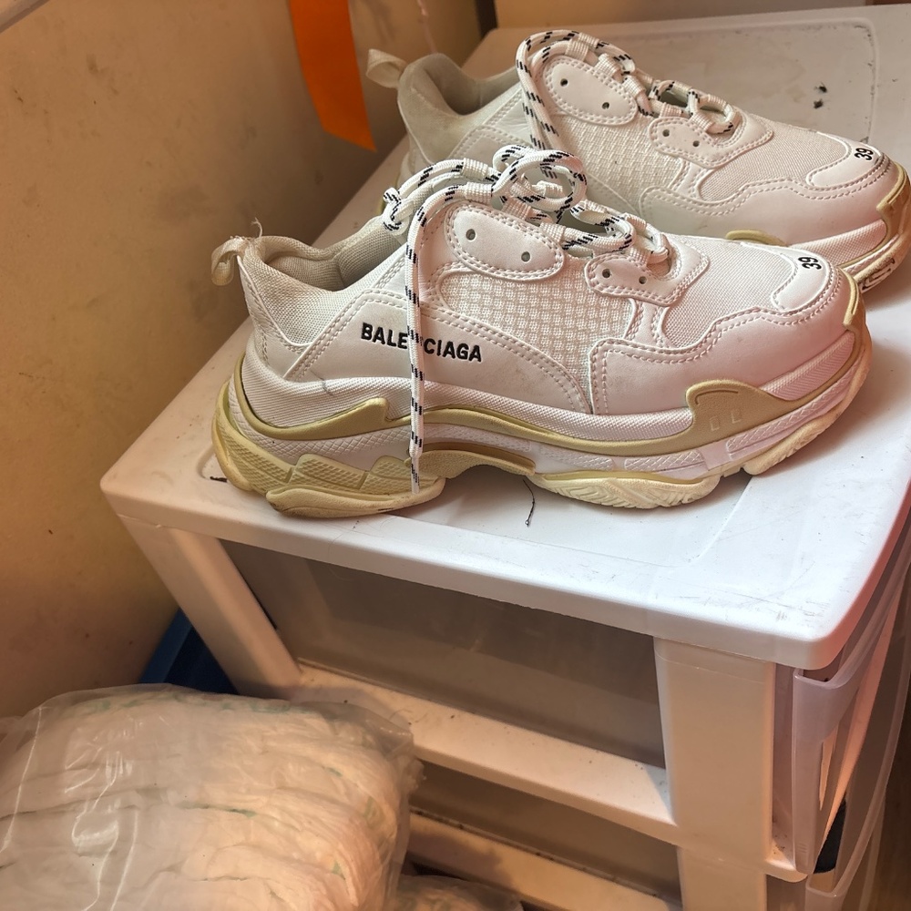 Shoes - Picture 2 of 4